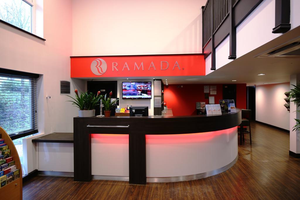 Ramada Oxford Hotel Waterstock Екстериор снимка
