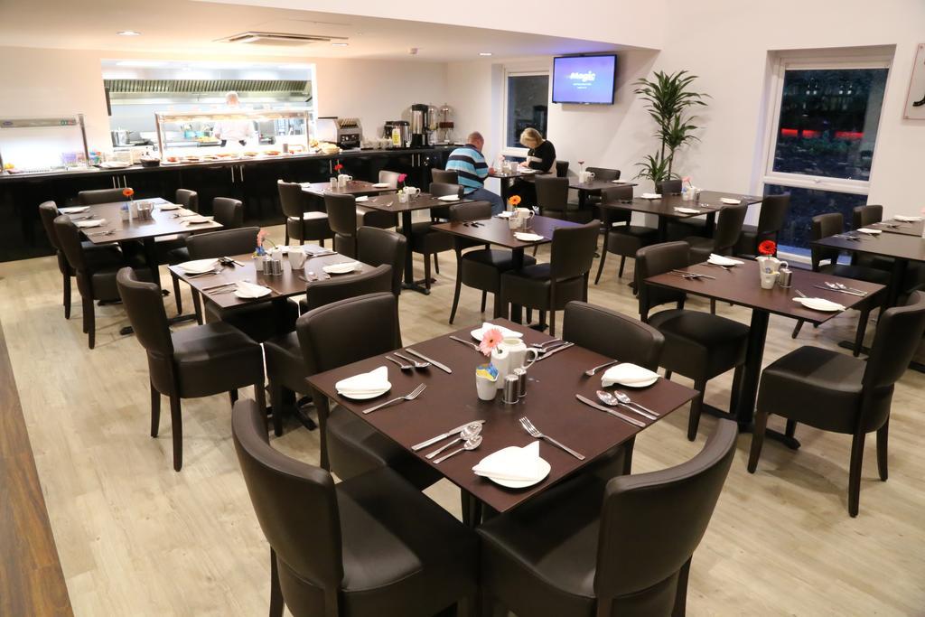 Ramada Oxford Hotel Waterstock Екстериор снимка