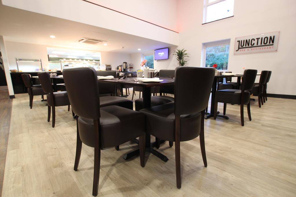 Ramada Oxford Hotel Waterstock Екстериор снимка