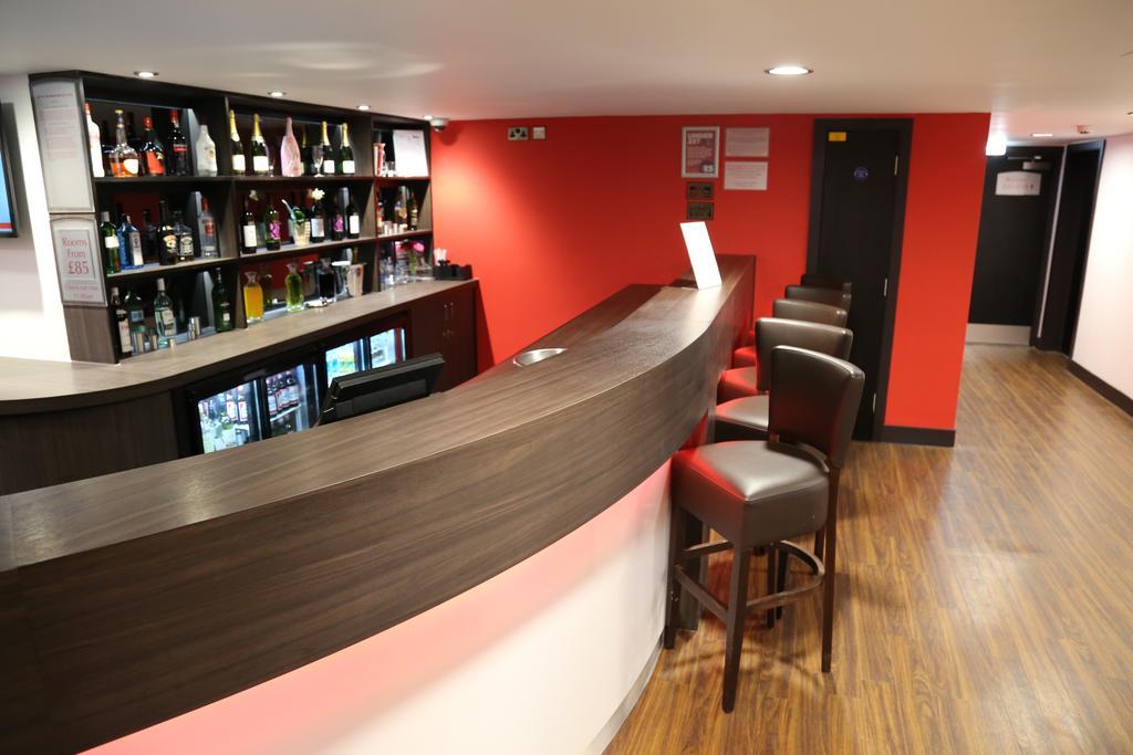 Ramada Oxford Hotel Waterstock Екстериор снимка