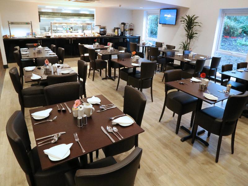 Ramada Oxford Hotel Waterstock Екстериор снимка