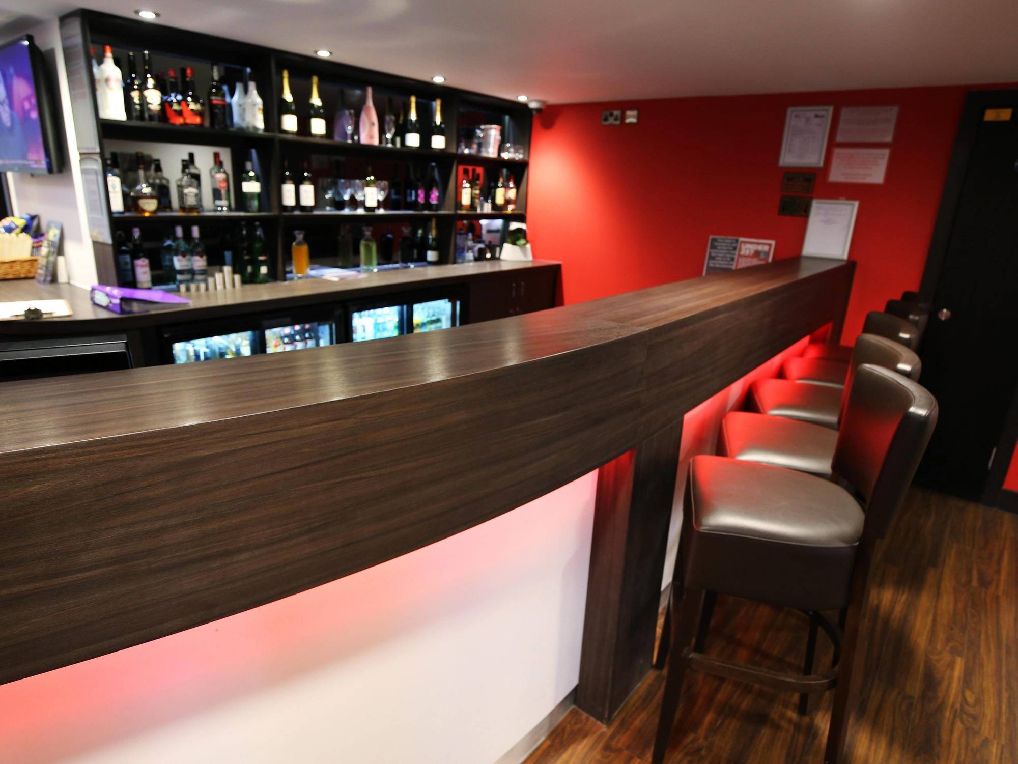 Ramada Oxford Hotel Waterstock Екстериор снимка