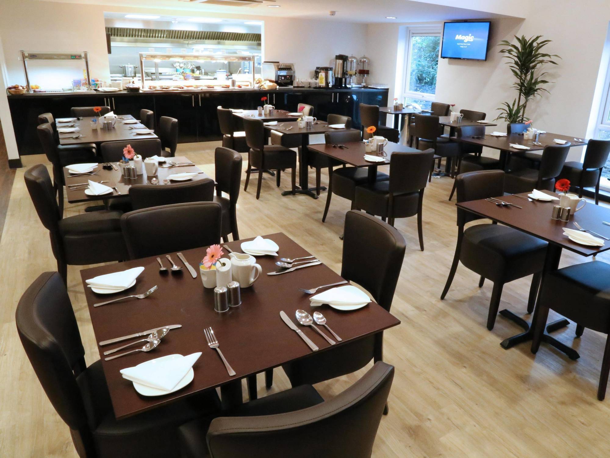 Ramada Oxford Hotel Waterstock Екстериор снимка