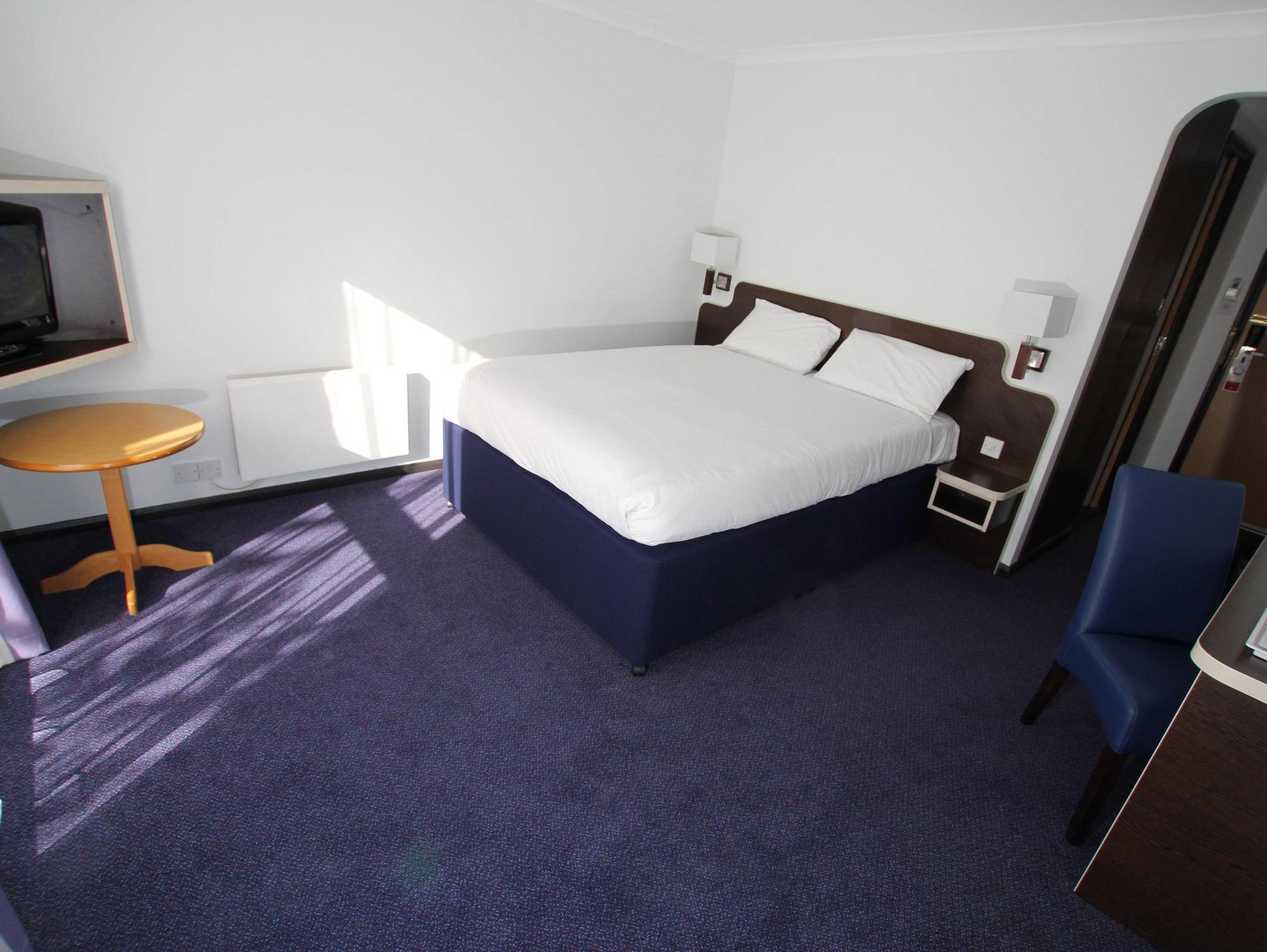 Ramada Oxford Hotel Waterstock Екстериор снимка