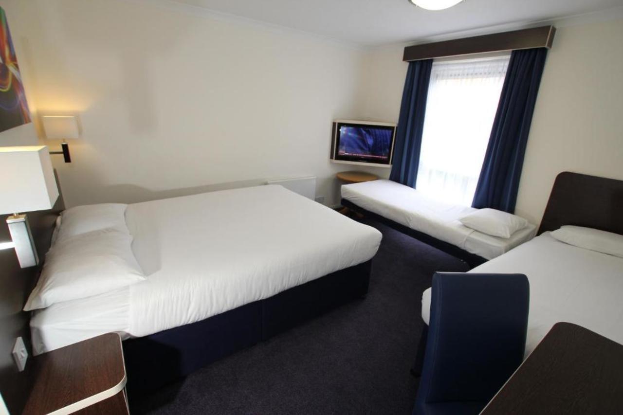 Ramada Oxford Hotel Waterstock Екстериор снимка